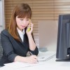 英語で電話中