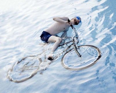 Nobody is allowed to ride a bicycle in a swimmingpool