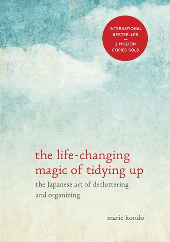 “The Life-Changing Magic of Tidying Up”『人生がときめく片づけの魔法』