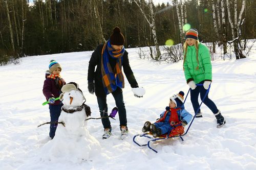 The difference between snowmen in America and snowmen in Japan. by Bianca