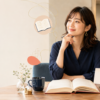 かっこいい英語イディオムを学ぶ女性のイメージ