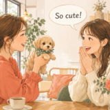 カフェで子犬を見ながら So cute! と話す女性たち