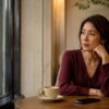 都合のいい時だけ連絡する相手との関係を考える大人の日本人女性