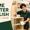 ホームセンターで外国人客と家具の寸法を確認するスタッフ
