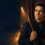 舞台袖でカーテンを握り静かに光を見るジム・キャリーのイラスト