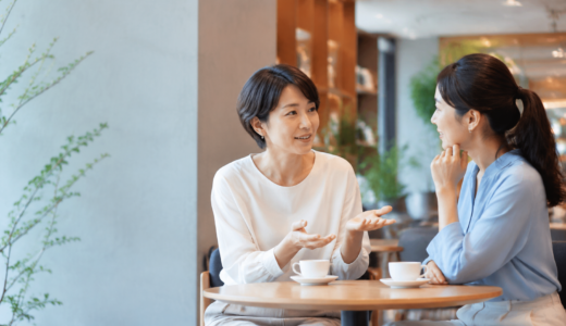 「会話する」は英語で？talk・chat・have a conversationの違いと使い方