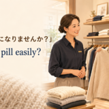海外の洋服店でセーターが毛玉になりやすいか英語で尋ねる場面