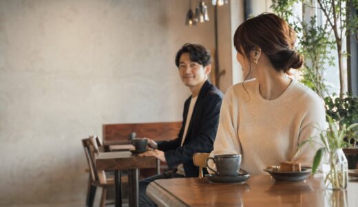 「一目惚れする」は英語で？love at first sightの使い方と例文