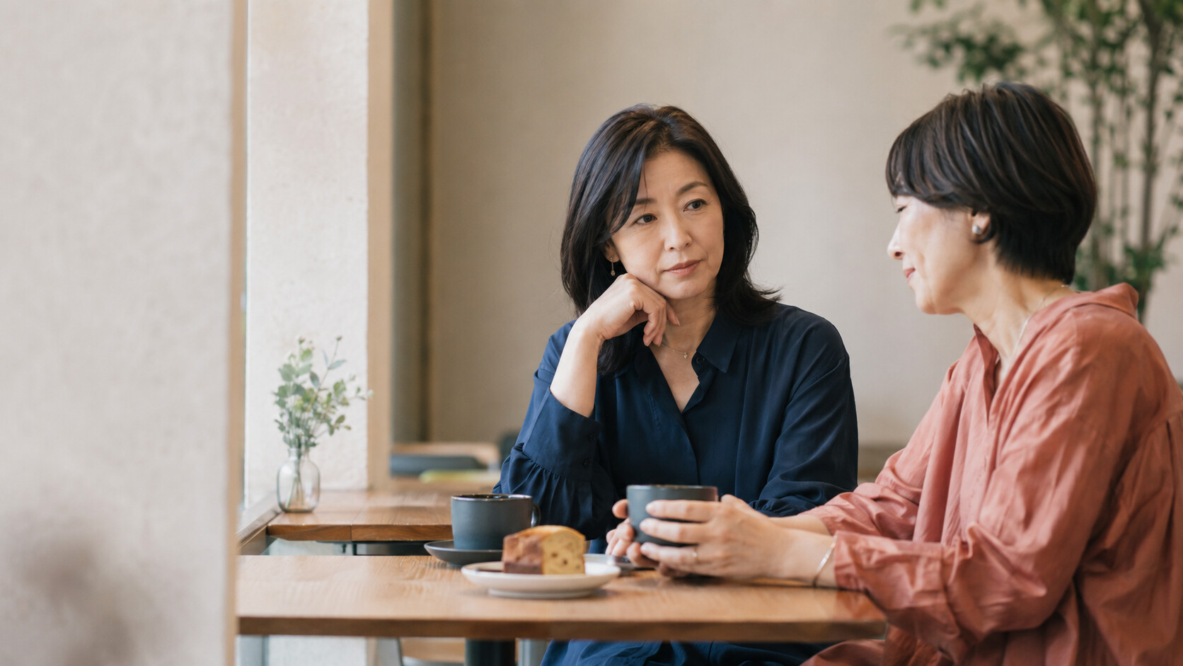 「わだかまりが残る」は英語で？hard feelings・hold a grudgeの違い