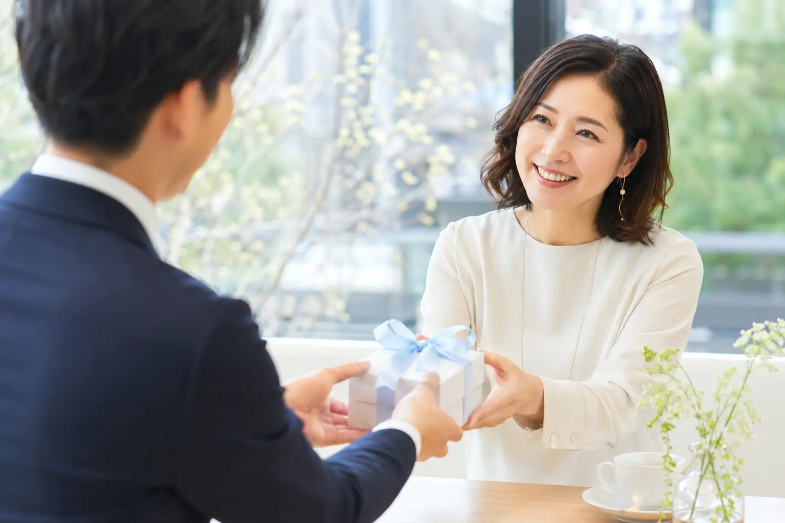 ホワイトデーは英語で？海外で通じる？日本の習慣を説明する例文