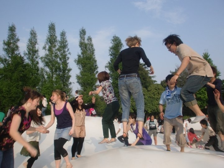 Having%20Fun%20on%20the%20Showa%20Kinen%20Trampoline.jpg